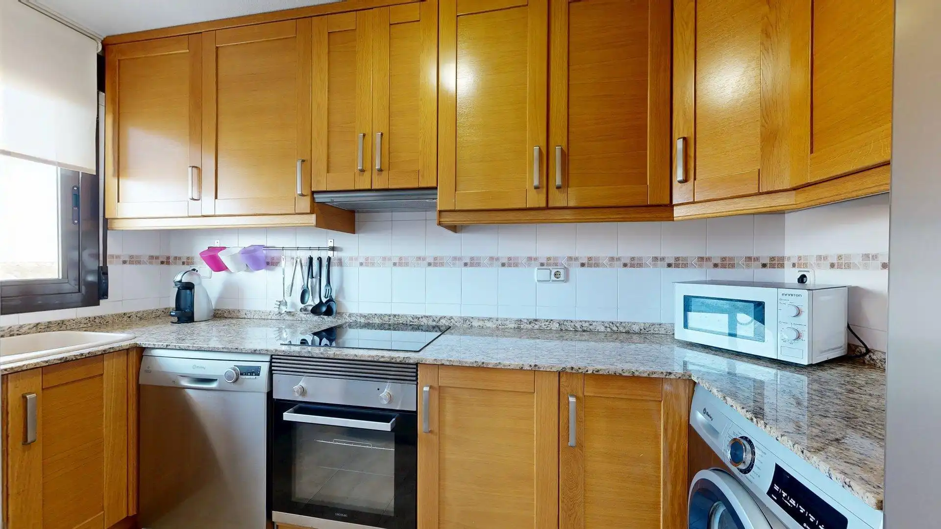 Cocina de Apartamento de alquiler en Elche / Elx con Aire acondicionado, Calefacción y Jardín privado
