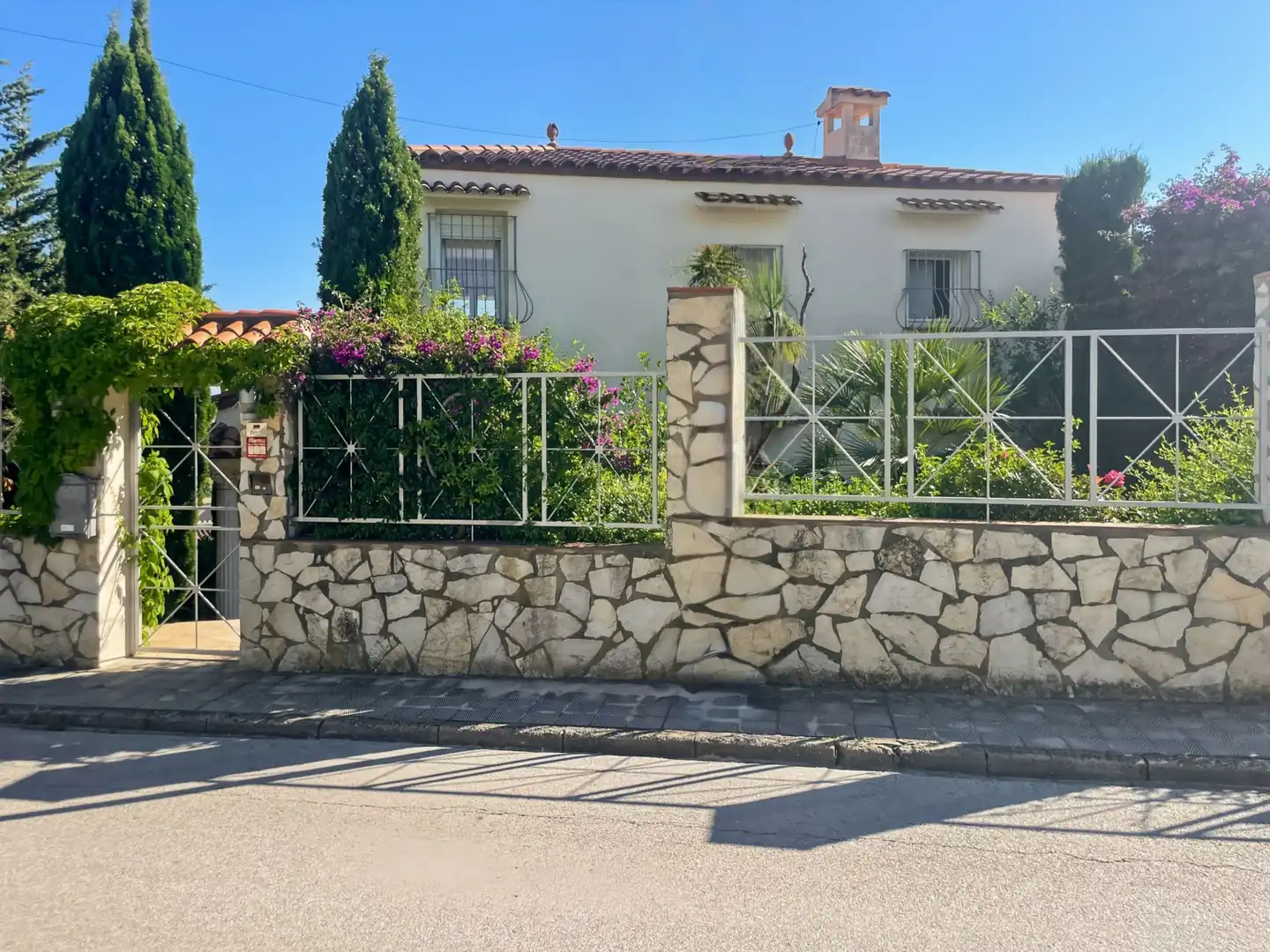 Vista exterior de Casa adosada en venda en Palau-saverdera amb Aire condicionat, Calefacció i Terrassa