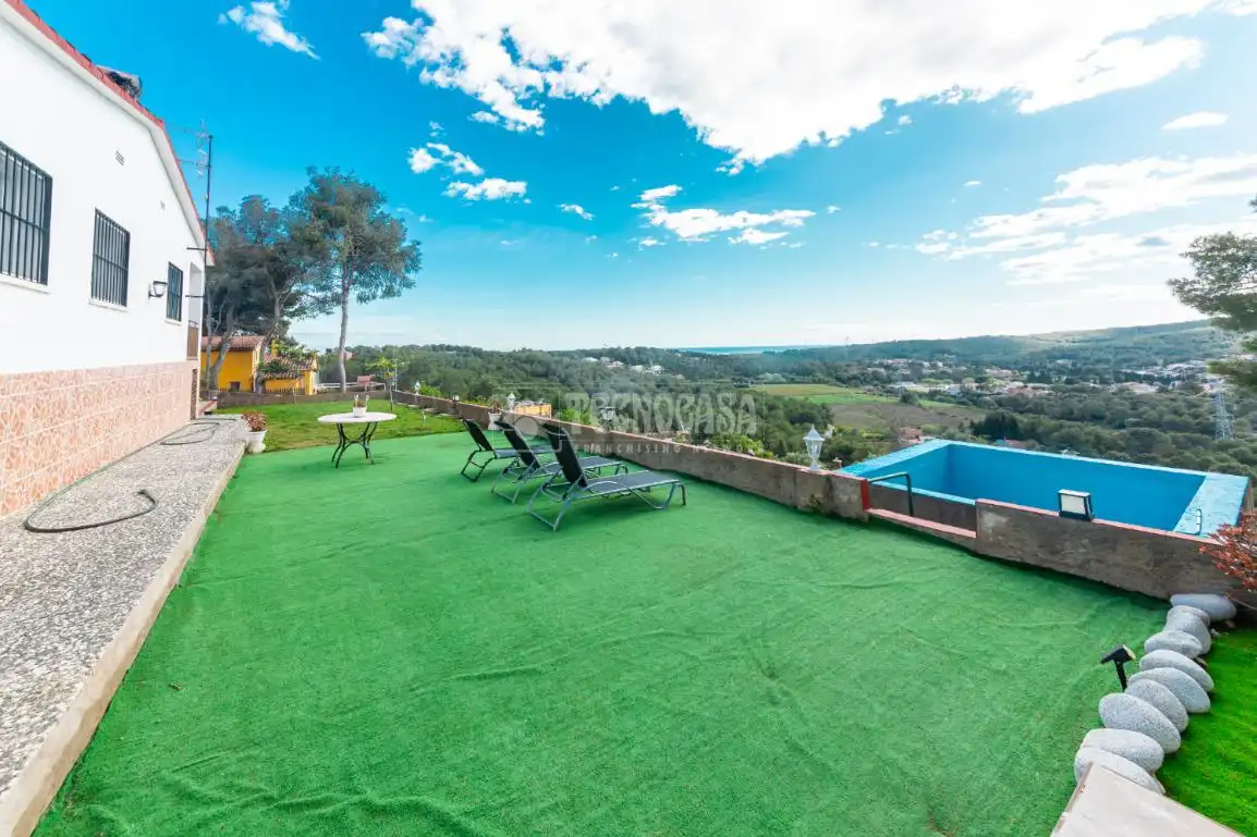 Terrassa de Casa o xalet en venda en Cubelles amb Calefacció i Piscina