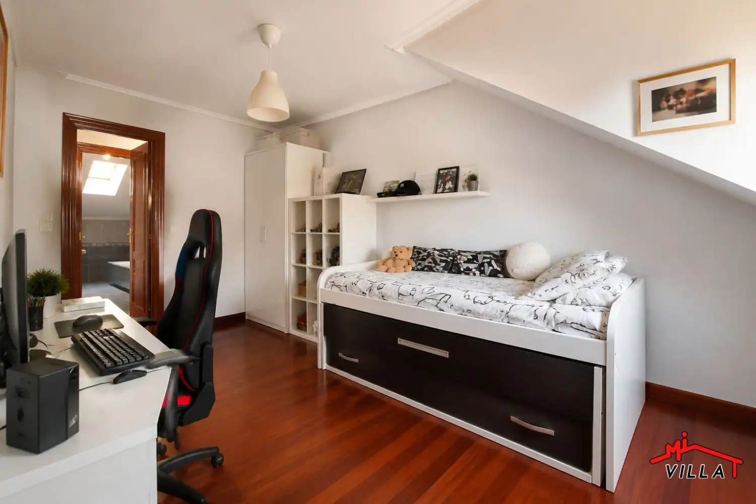 Schlafzimmer von Dachboden zum Verkauf in Bárcena de Cicero mit Heizung, Terrasse und Abstellraum