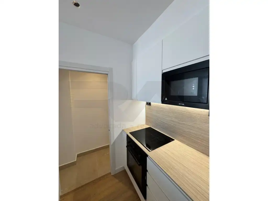 Cocina de Piso en venta en Tarragona con Aire acondicionado, Horno y Microondas