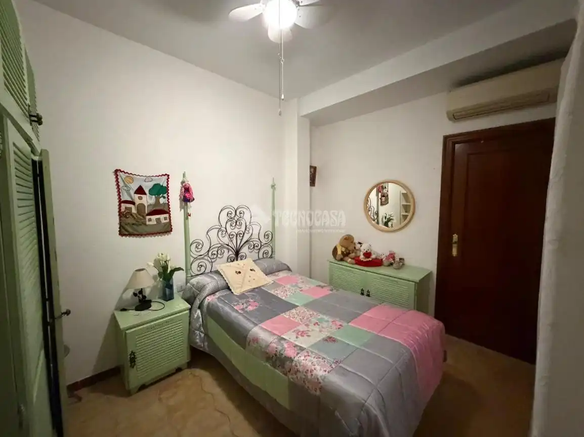 Bedroom of Houses for sale in Sevilla