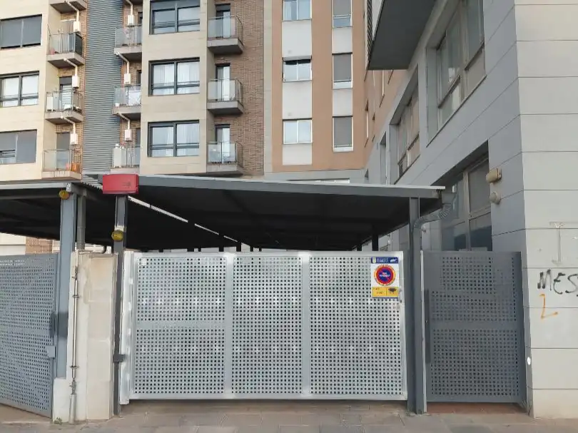 Parking of Garage for rent in Torrent