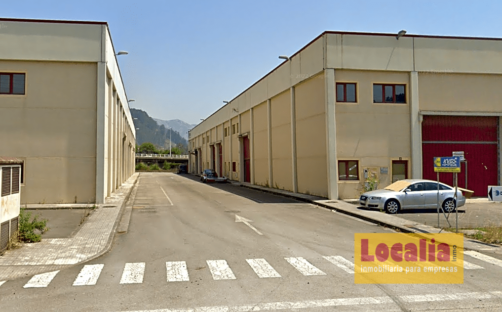 Vista exterior de Nau industrial en venda en Los Corrales de Buelna 