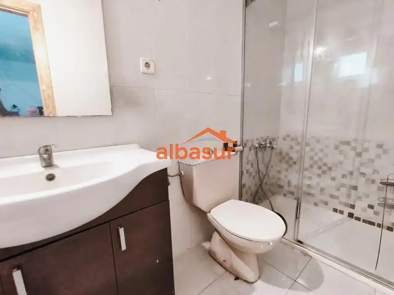 Bathroom of Flat for sale in Córdoba  with Air Conditioner and Heating