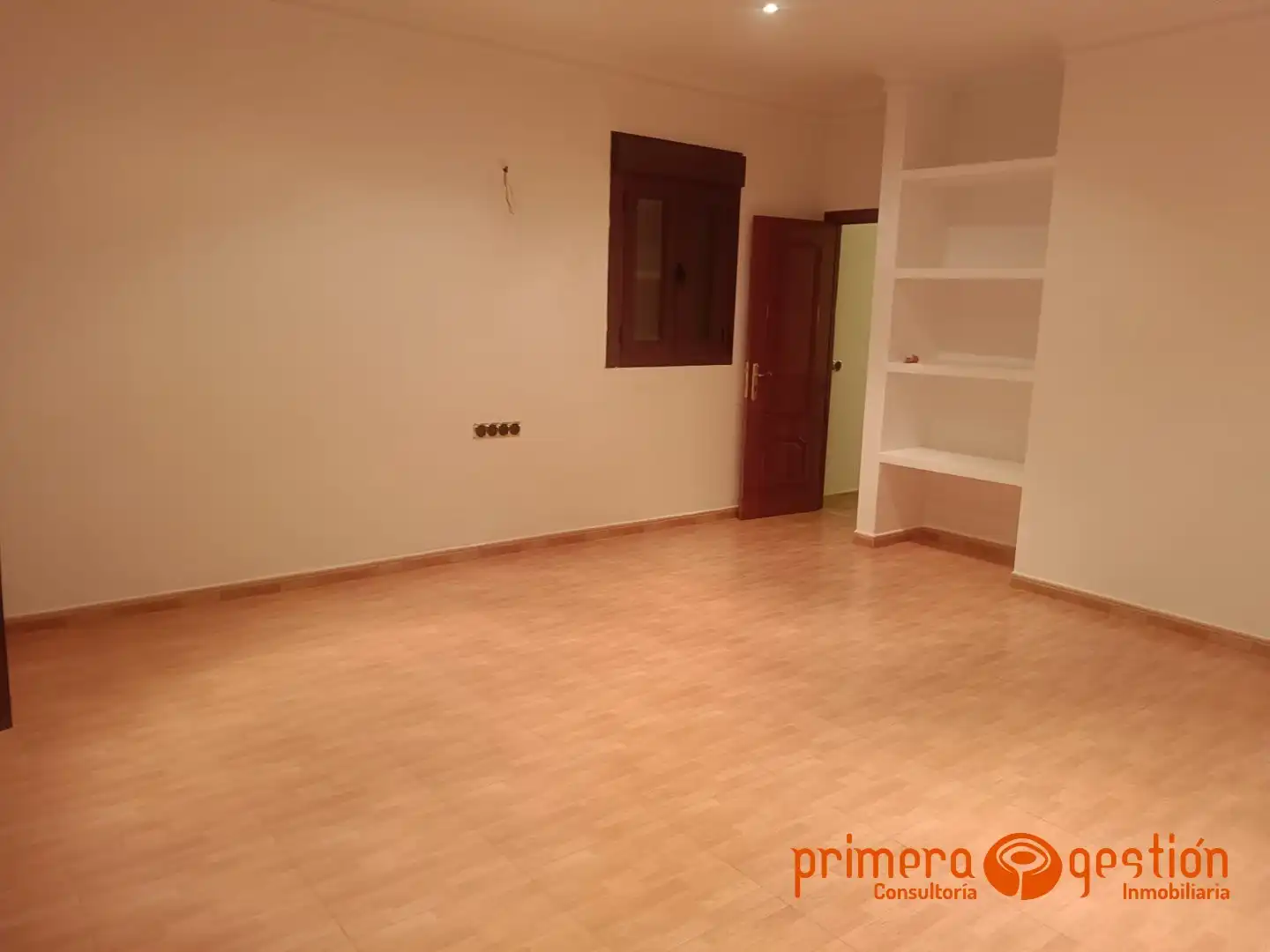 Piso en venta en Carmona con Aire acondicionado
