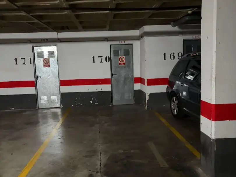 Parkplatz von Garage zur Miete in Camins al Grau