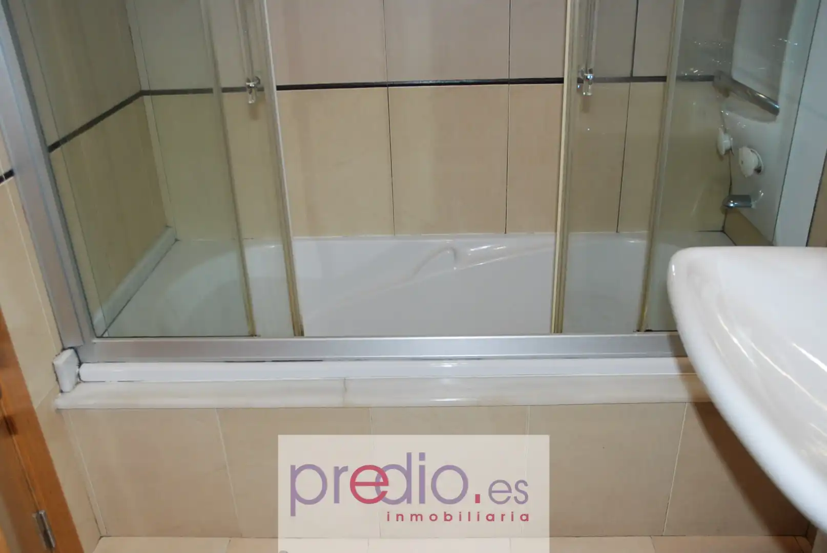 Bany de Apartament en venda en Lugo amb Calefacció, Parquet i Terrassa