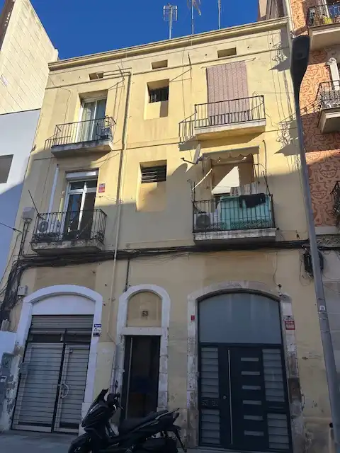 Exterior view of Flat for sale in Barcelona  with Washing machine, Balcony and Alarm