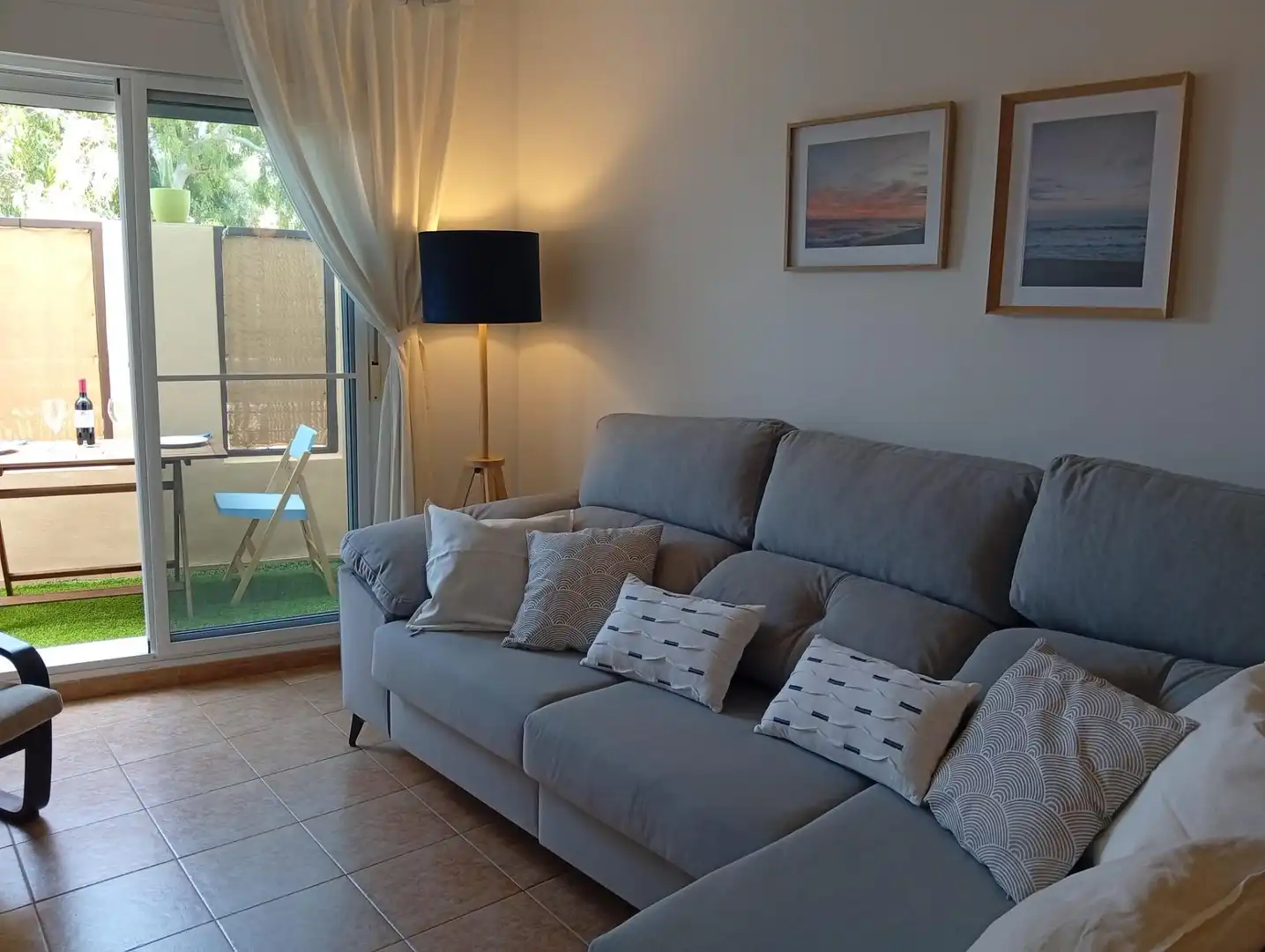 Sala d'estar de Planta baixa de lloguer en Carboneras amb Aire condicionat, Terrassa i Moblat