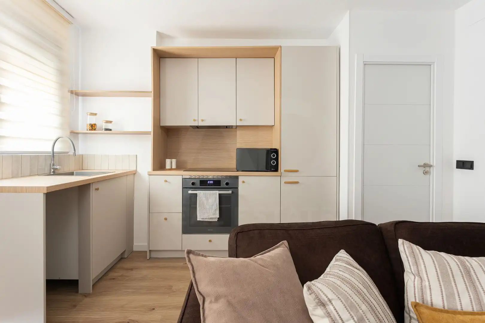 Küche von Einfamilien-Reihenhaus zum Verkauf in Badalona mit Klimaanlage, Heizung und Terrasse