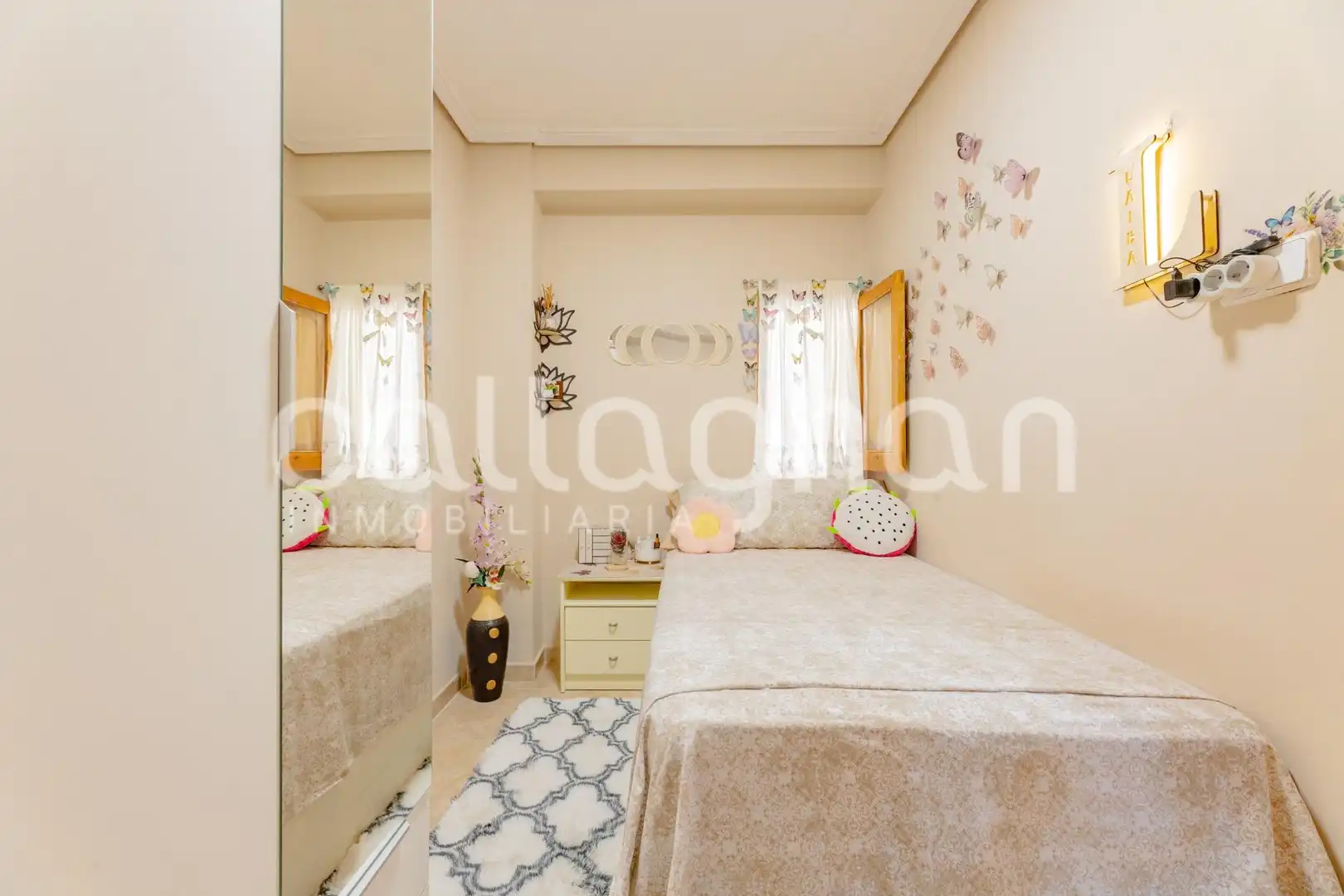 Bedroom of Flat for sale in Silla  with Air Conditioner, Terrace and Furnished