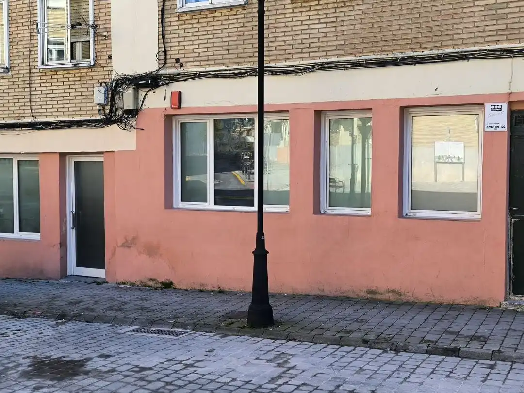Vista exterior de Local en venta en Orkoien