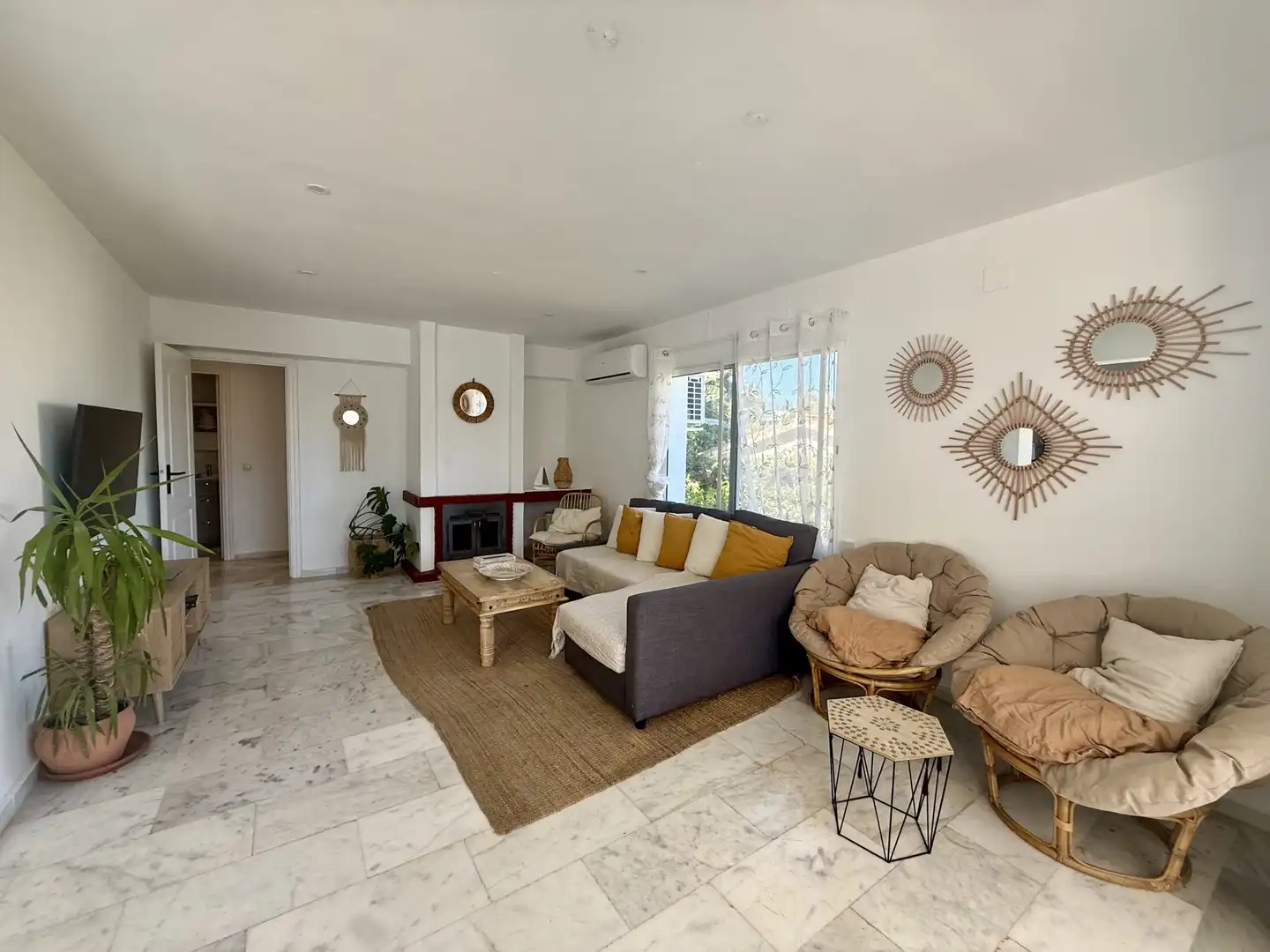 Sala de estar de Casa o chalet en venta en Marbella con Aire acondicionado, Jardín privado y Terraza