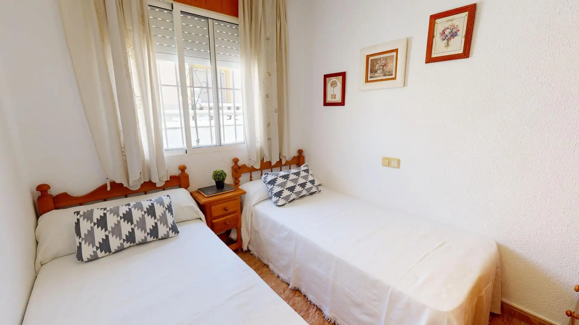 Dormitori de Casa adosada en venda en Torrevieja amb Aire condicionat, Calefacció i Jardí privat