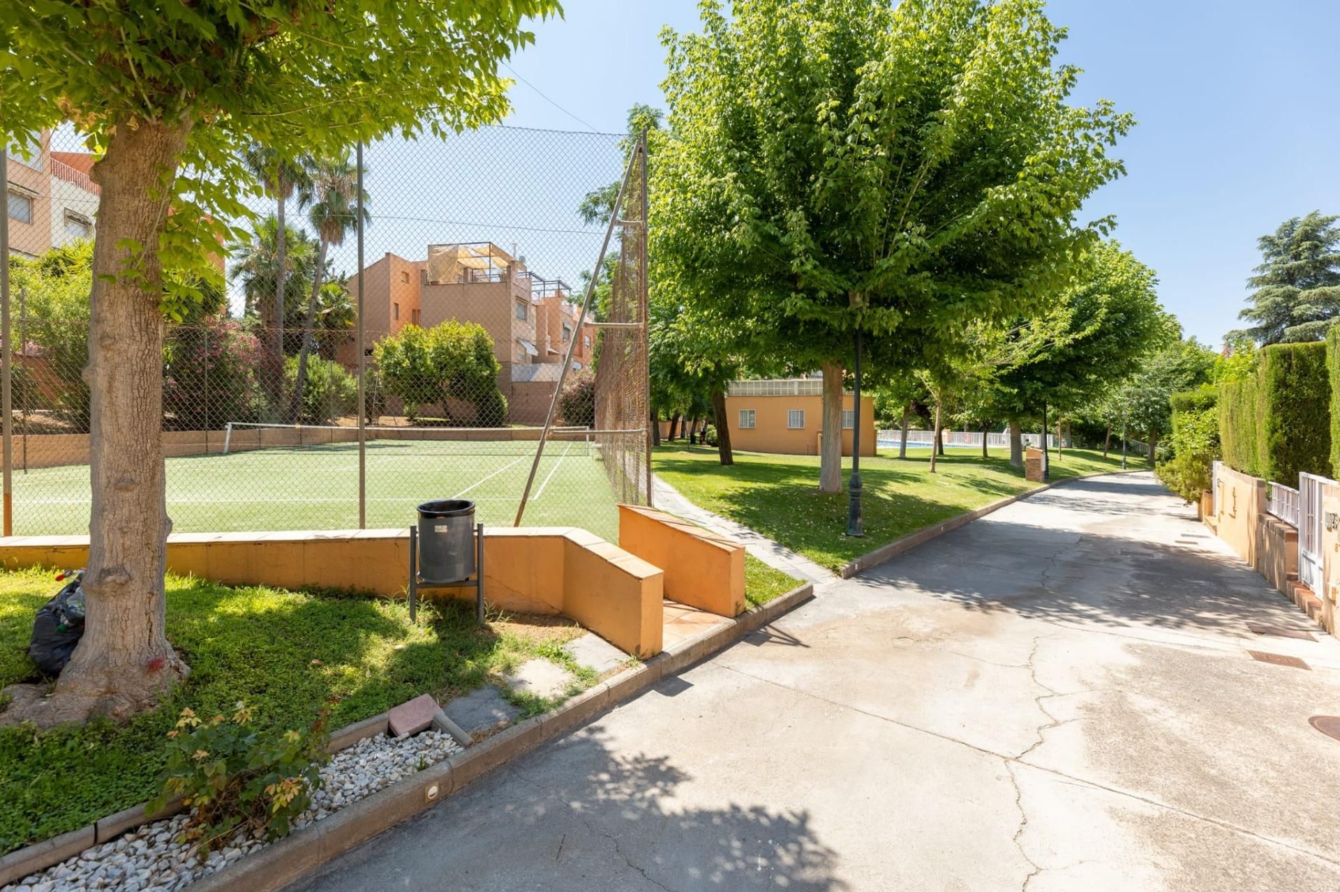 Vista exterior de Casa adosada en venda en  Granada Capital amb Terrassa