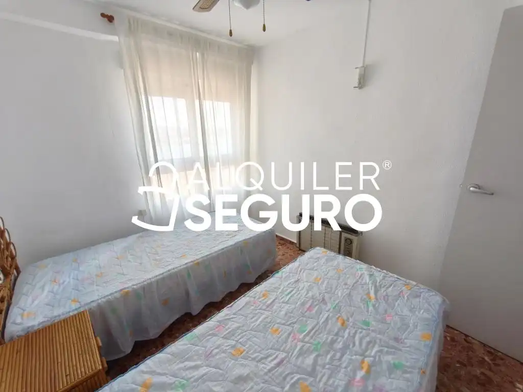 Habitación de Ático de alquiler en El Campello con Terraza y Amueblado