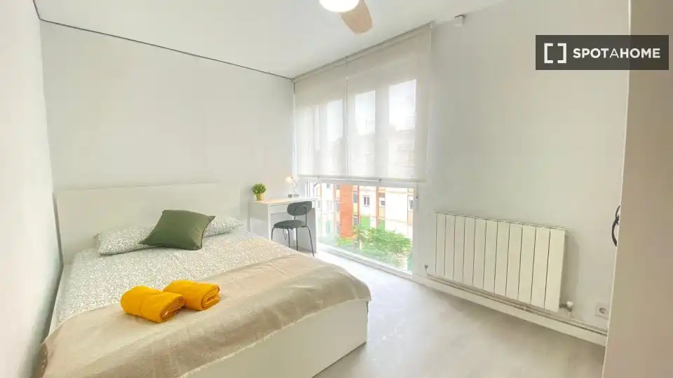 Bedroom of Flat for rent in Madrid  with Air Conditioner, Heating and Furnished
