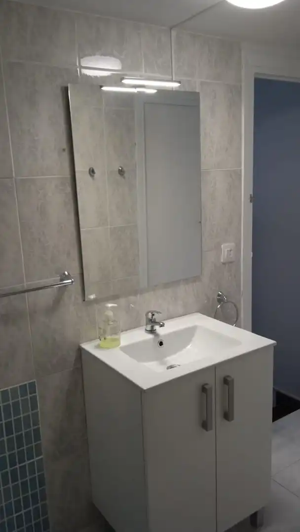 Bany de Apartament de lloguer en Sevilla amb Aire condicionat i Moblat