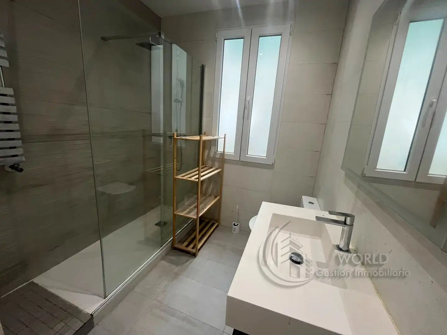 Bathroom of Flat for rent in Madrid  with Air Conditioner, Heating and Furnished