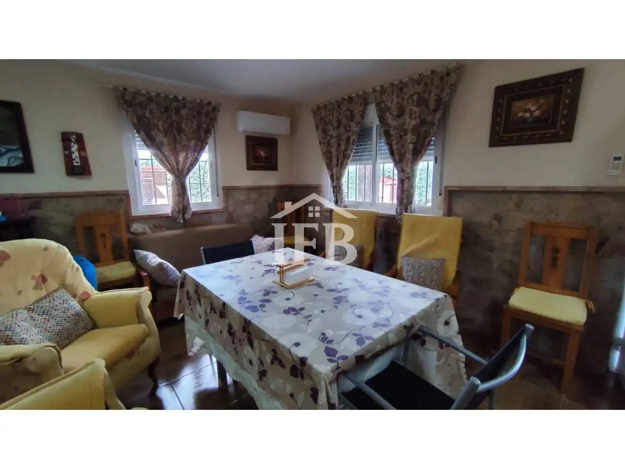 Garden of Country homes for sale in Valverde de Leganés  with Air Conditioner, Heating and Private garden