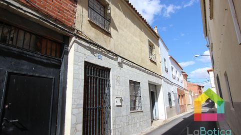 Casa tradicional con gran almacén y múltiples posibilidades en Lillo (Toledo)