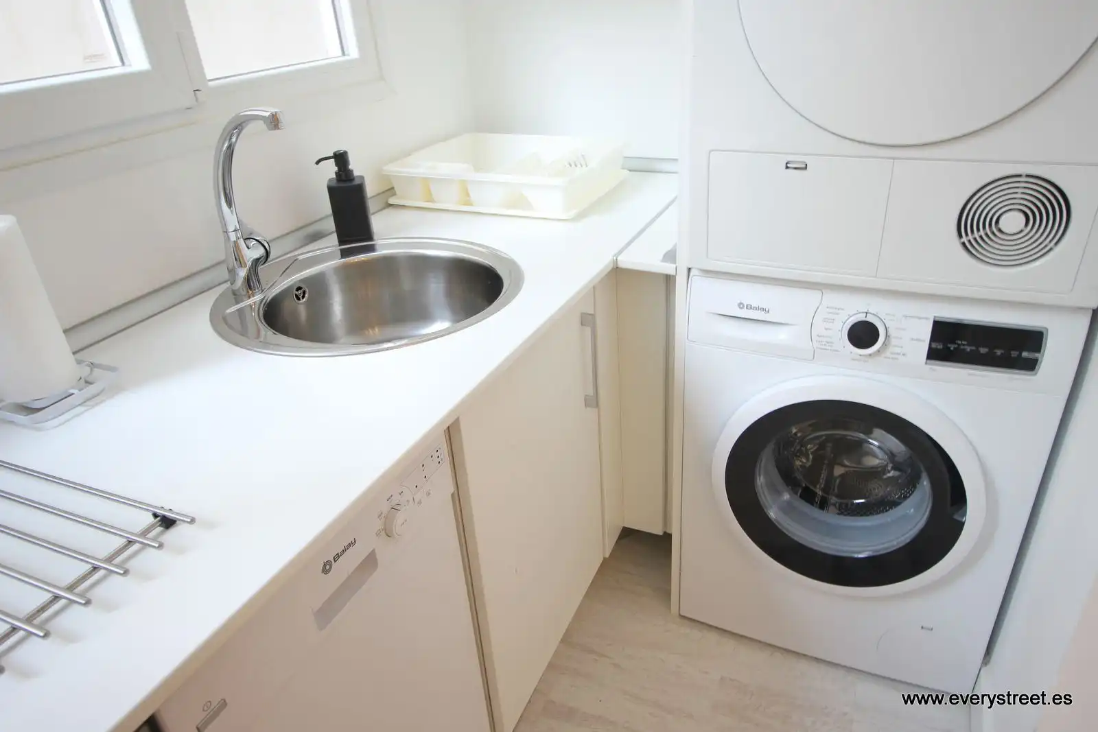 Cuina de Loft de lloguer en Madrid amb Aire condicionat, Calefacció i Moblat