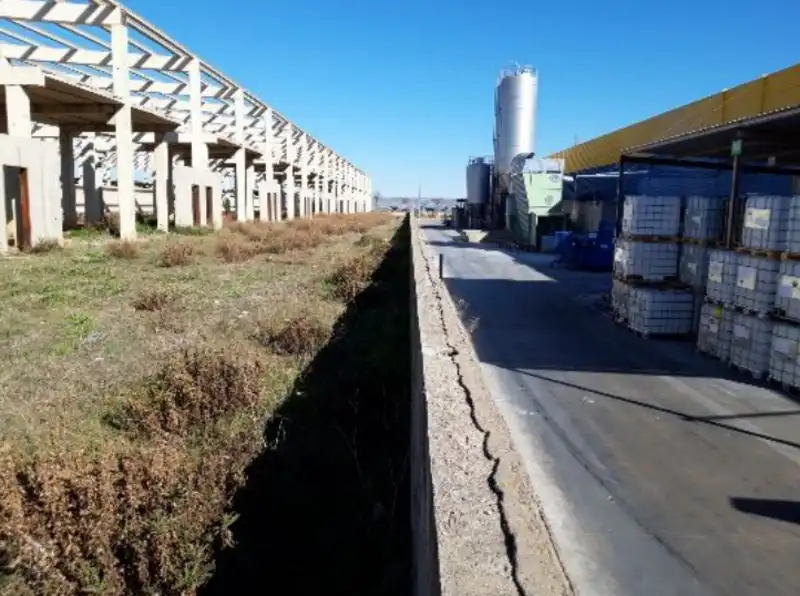 Vista exterior de Nave industrial en venta en Quer