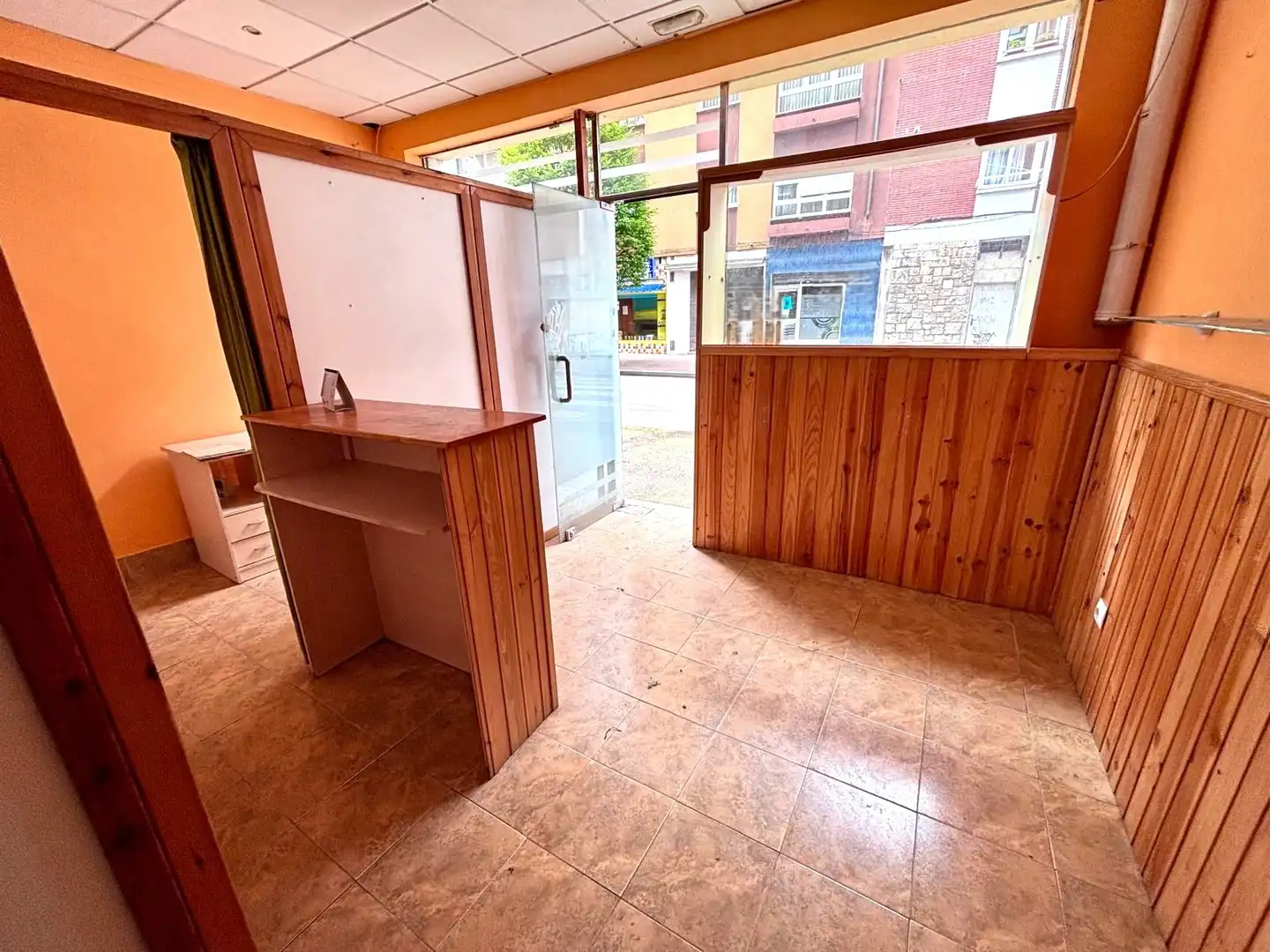 Business premises to rent in Oeste