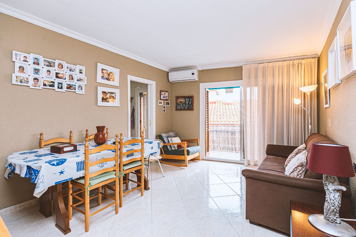 Living room of Planta baja for sale in Sant Pol de Mar  with Air Conditioner and Terrace