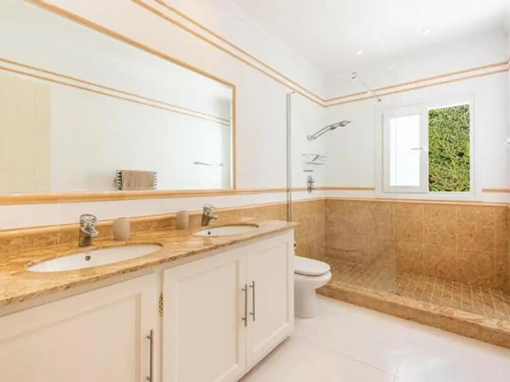 Bathroom of Houses for rent in Estepona  with Air Conditioner, Heating and Private garden