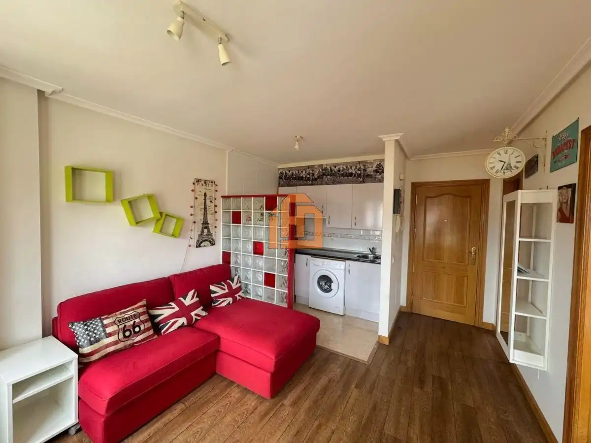 Sala d'estar de Apartament de lloguer en Valverde de la Virgen amb Calefacció, Parquet i Moblat
