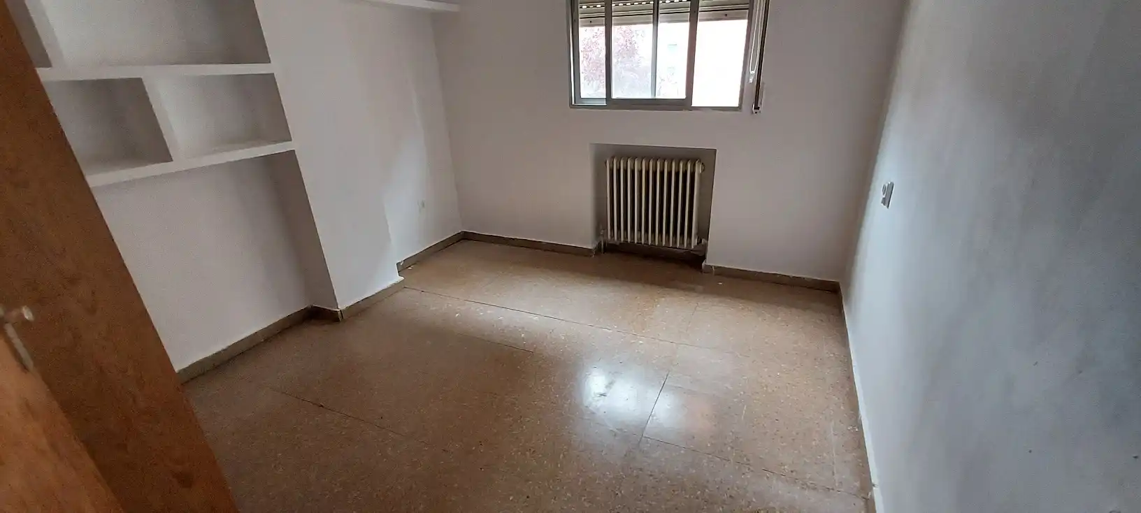 Dormitori de Pis en venda en Zamora Capital  amb Calefacció, Terrassa i Balcó