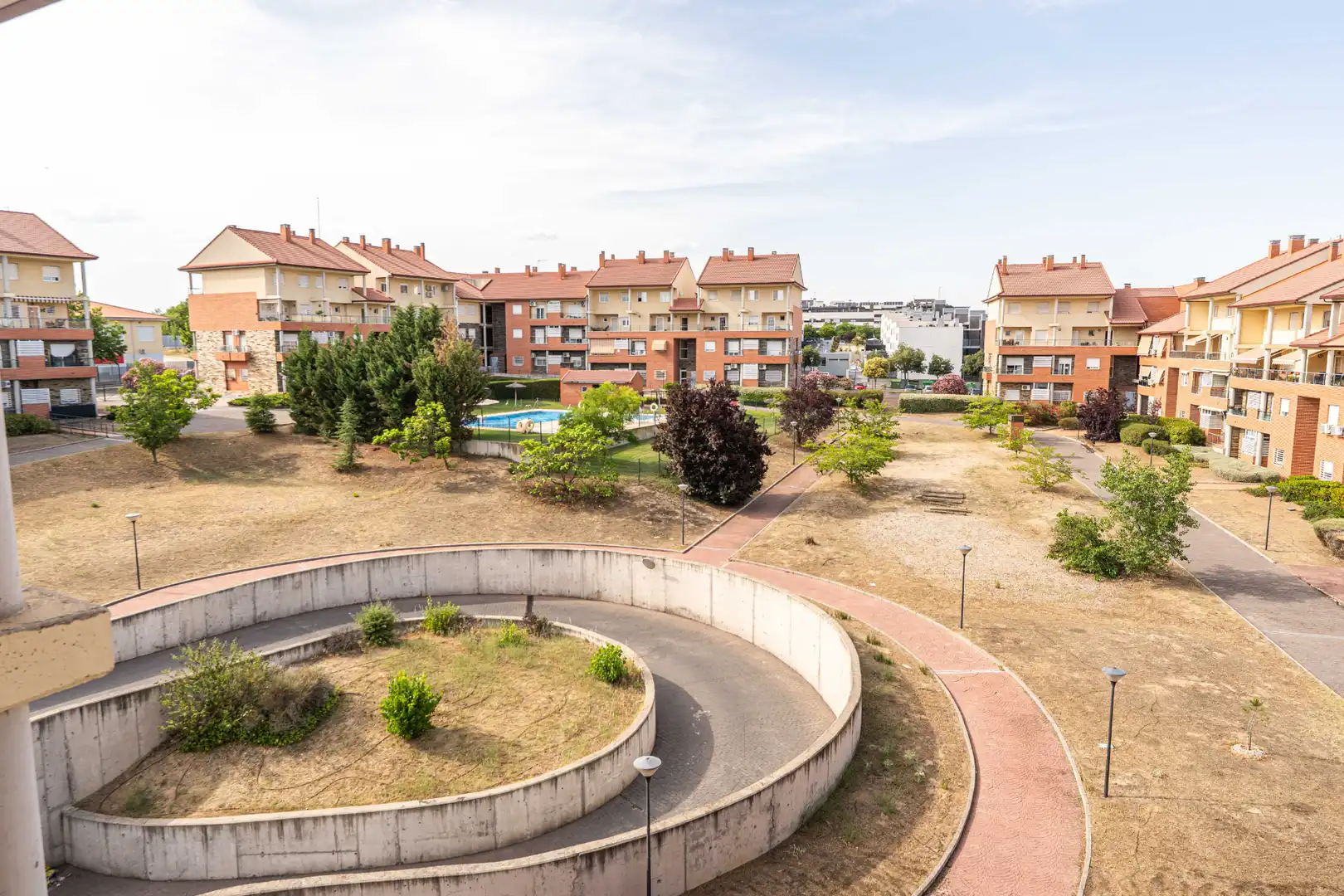 Vista exterior de Dúplex en venta en Arroyomolinos (Madrid) con Aire acondicionado, Calefacción y Terraza