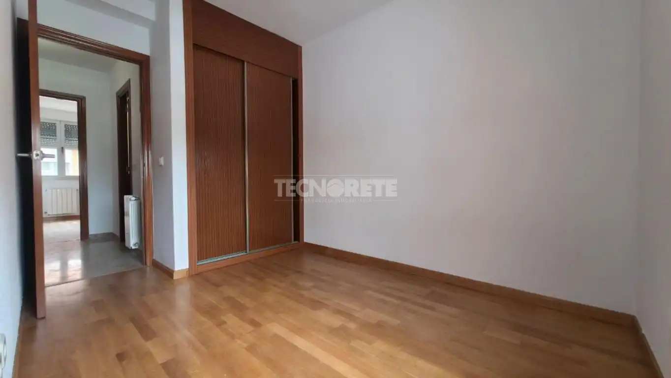Habitación de Casa adosada en venta en Guadalajara con Jardín privado, Parquet y Terraza