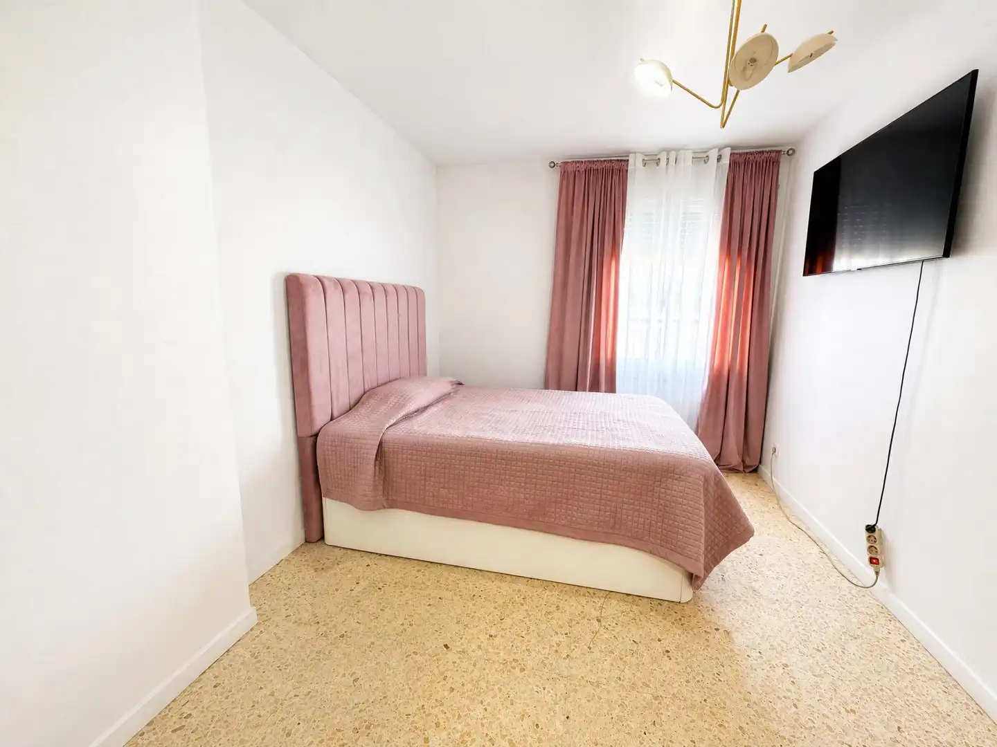 Dormitori de Àtic en venda en Girona amb Aire condicionat i Terrassa