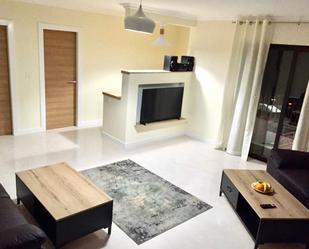 Sala d'estar de Apartament de lloguer en Santiago del Teide amb Aire condicionat, Terrassa i Moblat