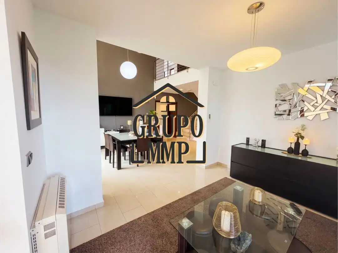 Casa amb piscina en venda a Carrer de l'Estel Polar, imagen 2