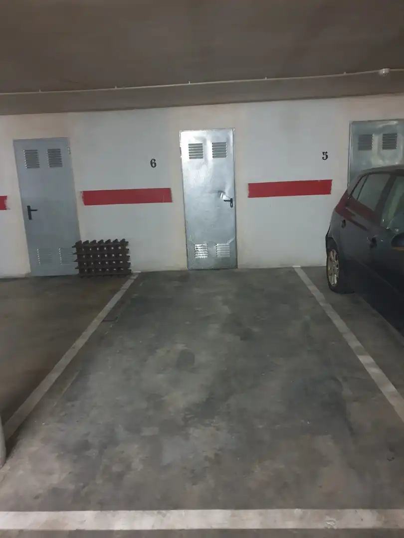 Individuel avec ascenseur à louer à Carrer Ducat d'Atenes