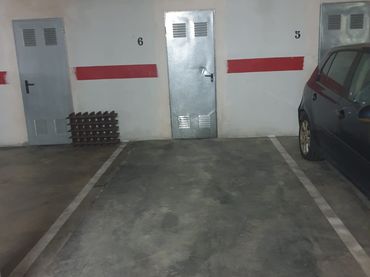 Einzelparkplatz mit Aufzug zur Miete in Carrer Ducat d'Atenes