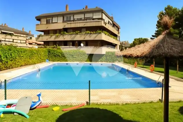 Piscina de Planta baja en venta en Madrid con Aire acondicionado, Calefacción y Parquet