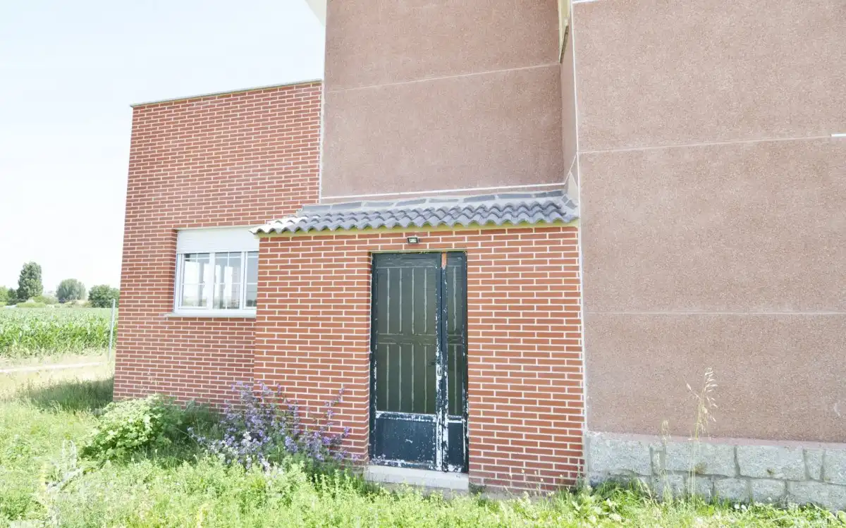 Exterior view of Houses for sale in Calvarrasa de Abajo  with Heating