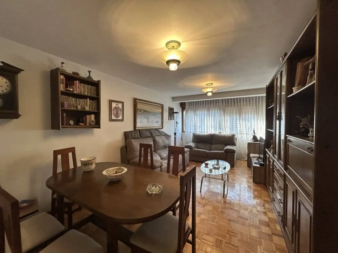 Wohnzimmer von Wohnung zum Verkauf in Oviedo  mit Heizung, Parkett und Abstellraum
