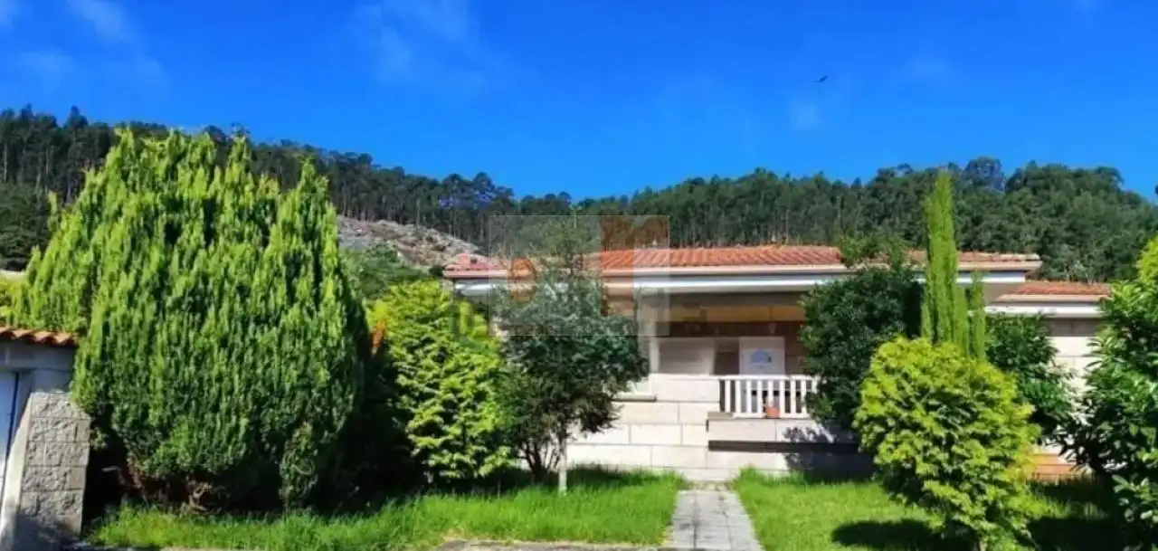Villa mit Pool zum Verkauf in O Hío