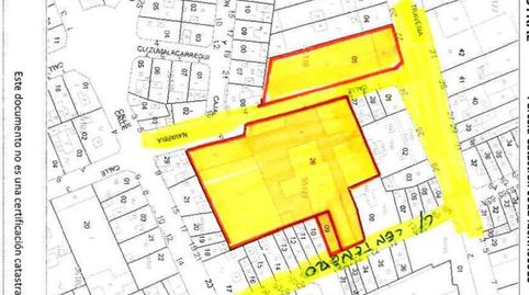 Dos edificios de unos 3.000 m2 en el centro de Novelda, ambos con fachada a dos calles y gran potencial urbanístico.