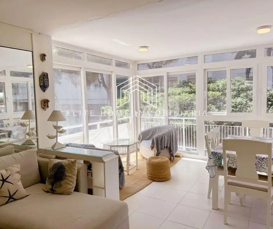 Vista exterior de Apartament en venda en Benicasim / Benicàssim amb Jardí privat, Terrassa i Moblat