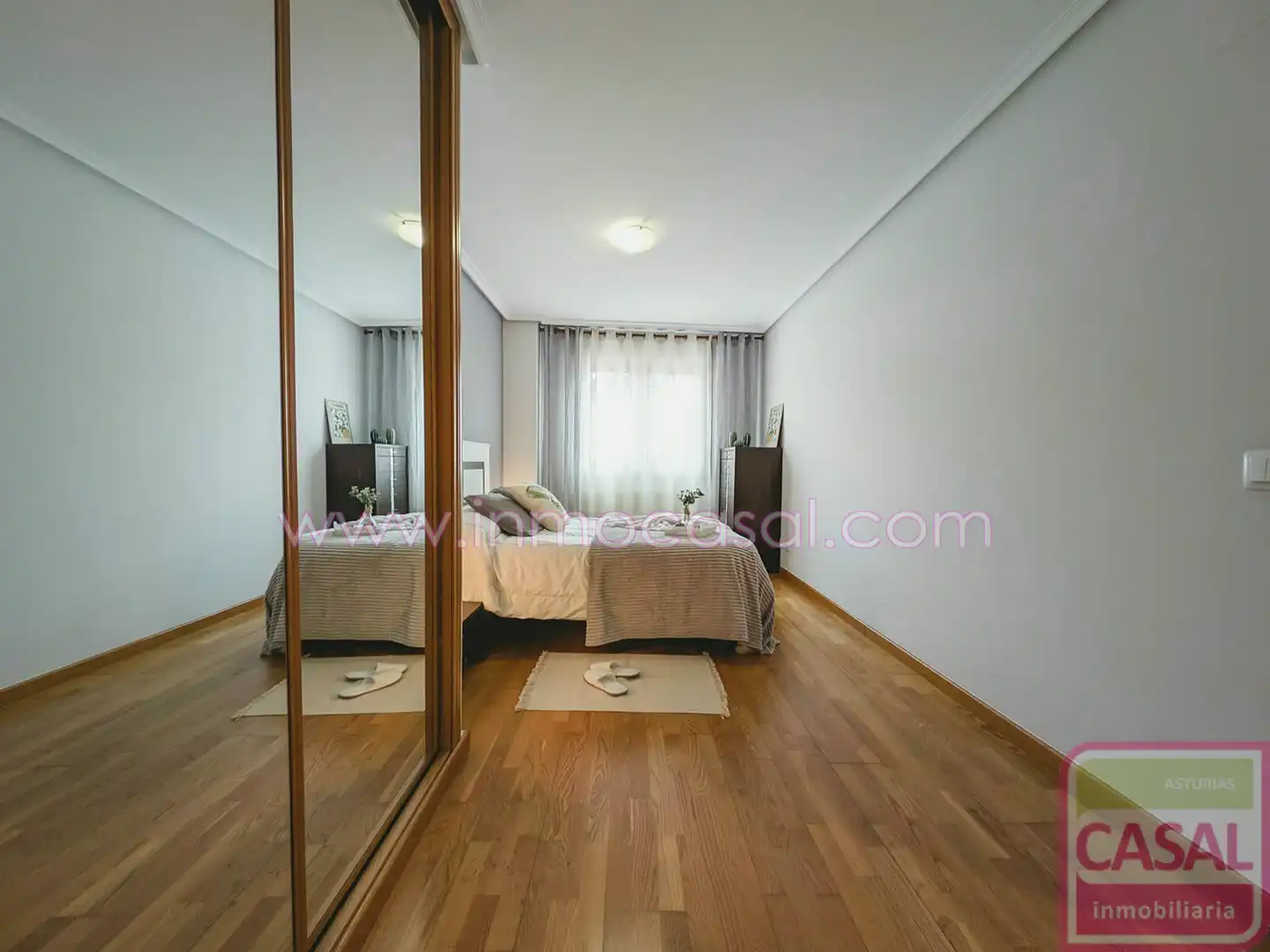 Habitación de Piso en venta en Oviedo  con Calefacción, Trastero y Amueblado