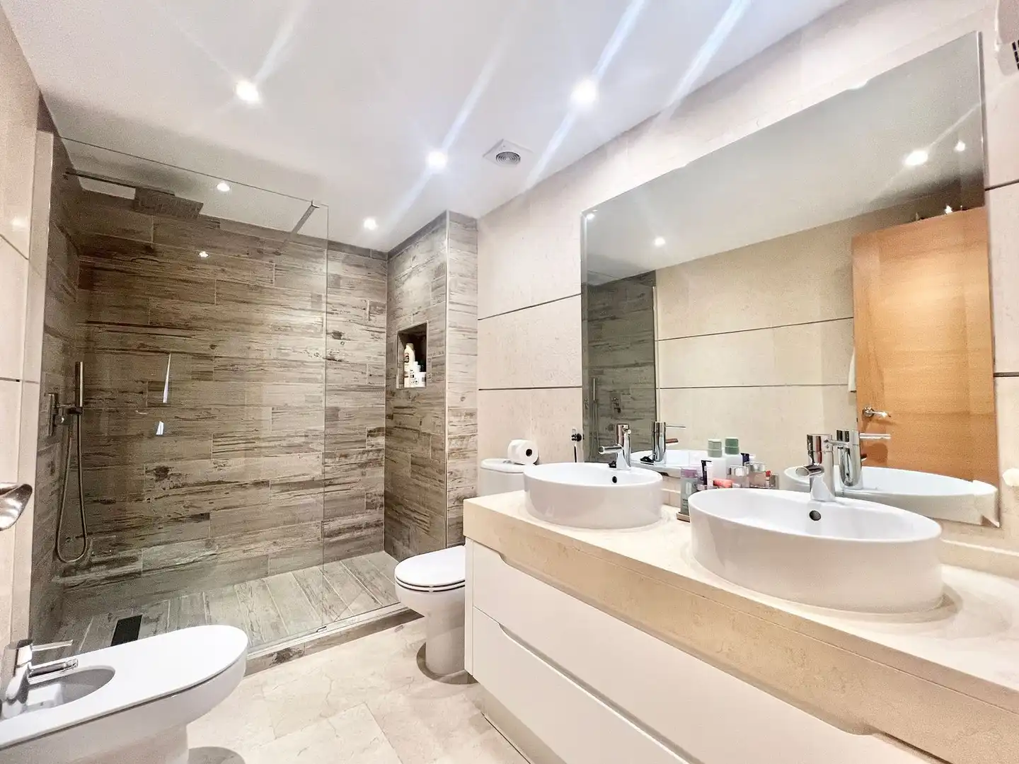 Bany de Apartament en venda en Estepona amb Moblat i Piscina comunitària