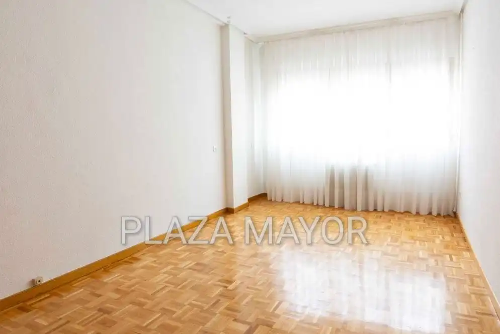Wohnung zum Verkauf in Salamanca mit Heizung, Parkett und Abstellraum
