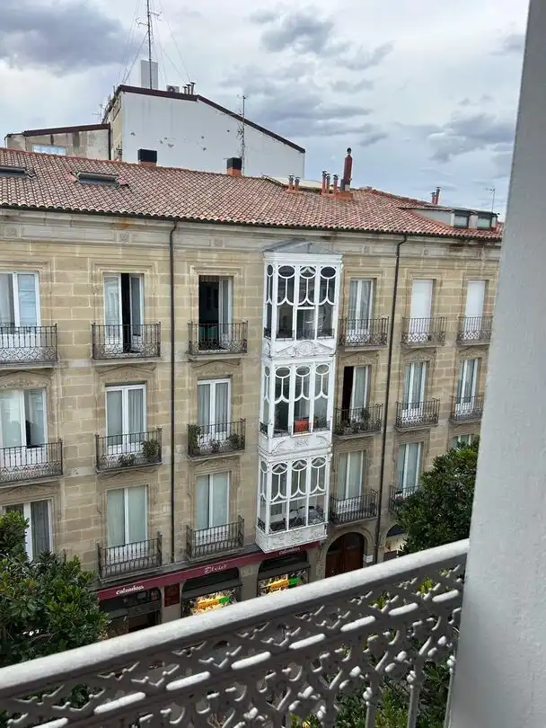 Vista exterior de Pis en venda en Vitoria - Gasteiz amb Calefacció i Moblat